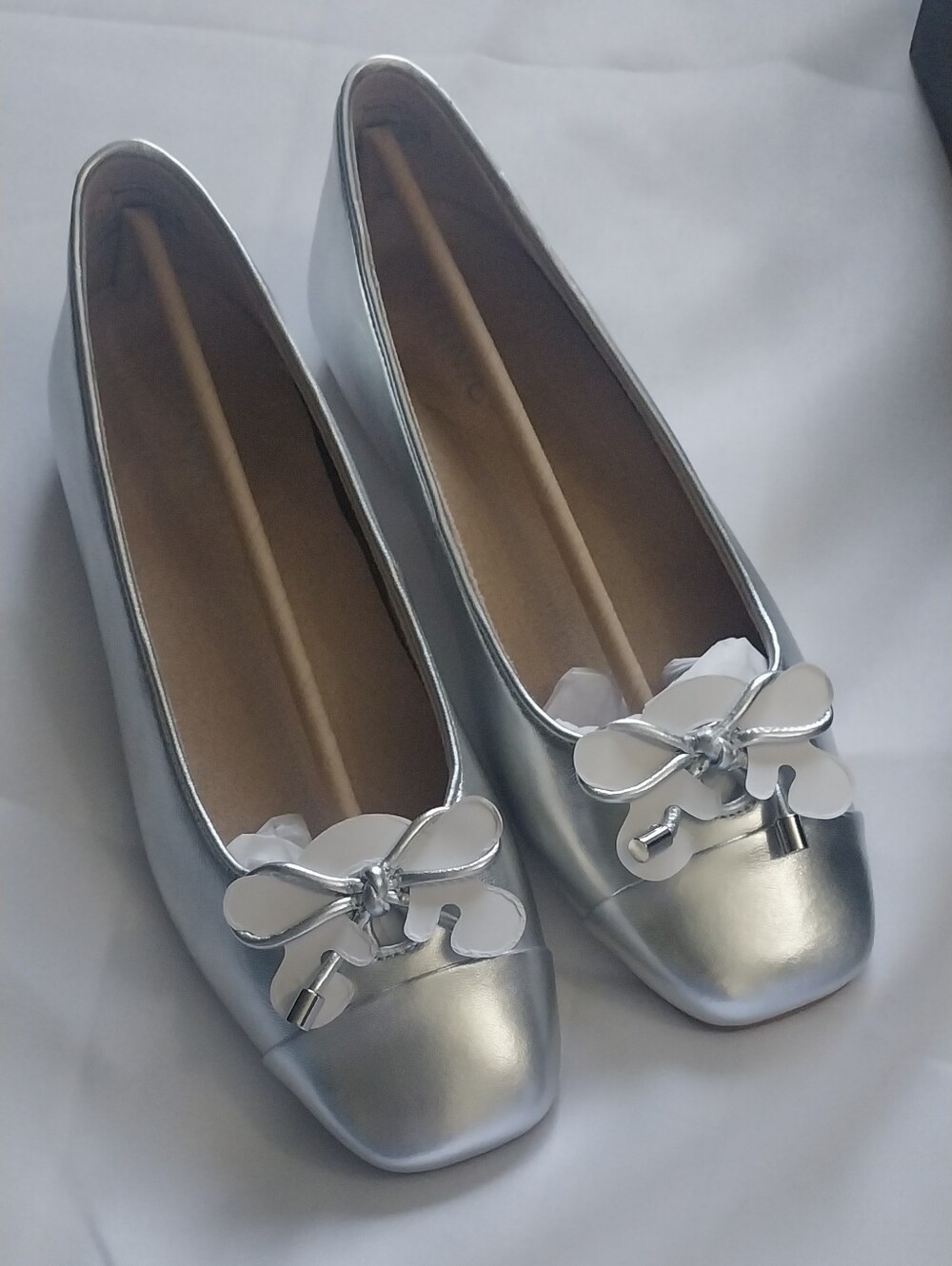 Vionic Silver Metallic Ballet Flats with Decorative Bow